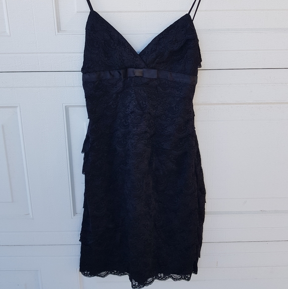 B. Smart Black Bodycon Lace Dress - Picture 1 of 4